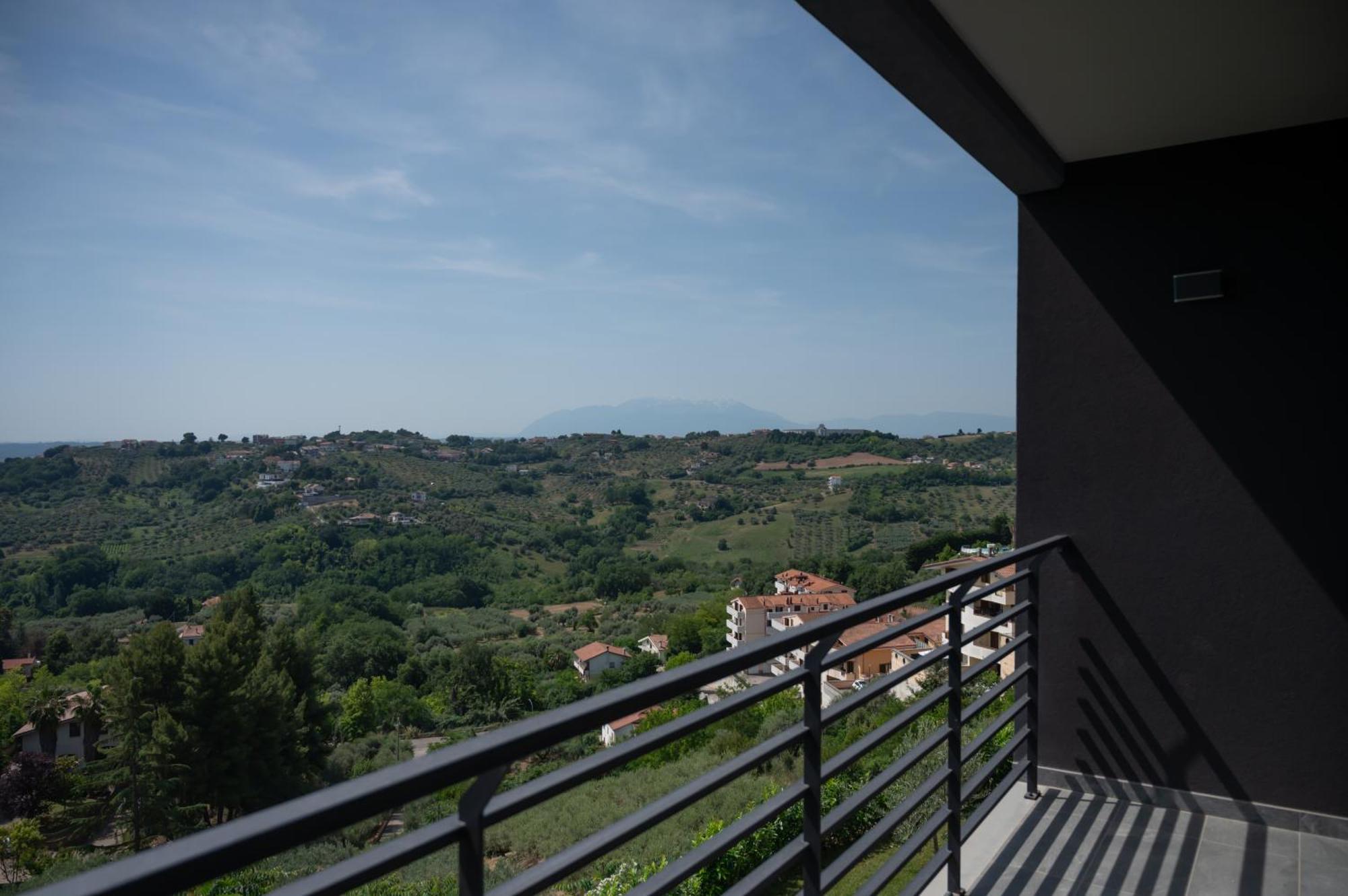 Casa Vista Mare E Colline A Montesilvano Colle Exterior foto